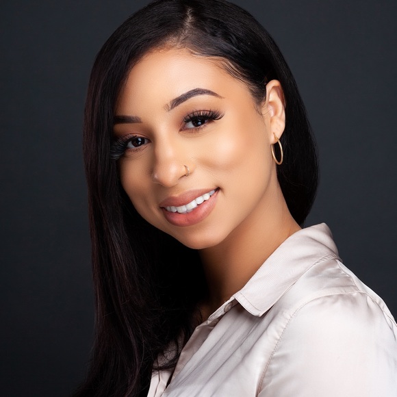 Meet your Posher, Liliana - Picture 2 of 2